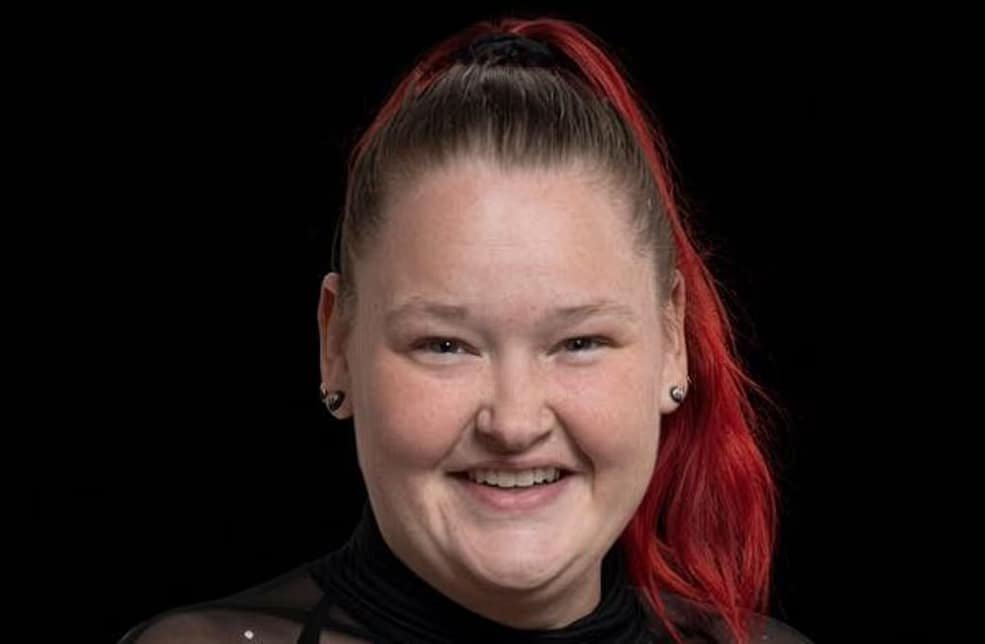 1000-lb Sisters star Amy Slaton demonstrating off her unbelievable weight failure in miniature corset bra as she introduces music profession