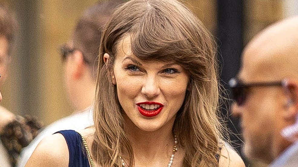Taylor's Jackie Kennedy summer time: Singer media Original Woman model after marrying on the fourth of July weekend