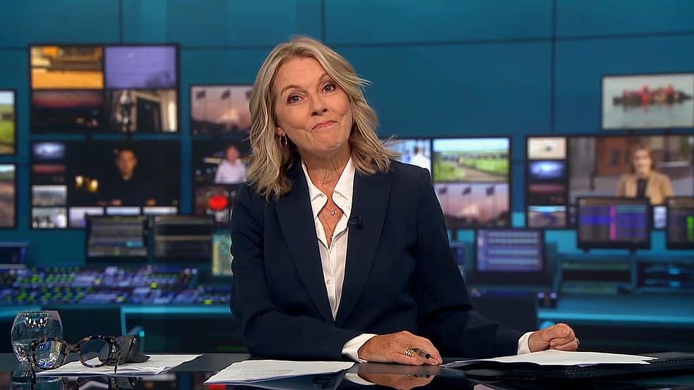 ITV Information presenter Mary Nightingale seems to be teary as her voice breaks whereas disclosing Dolly Parton's loss of life and expresses she necessitating to 'capture a deep breath'