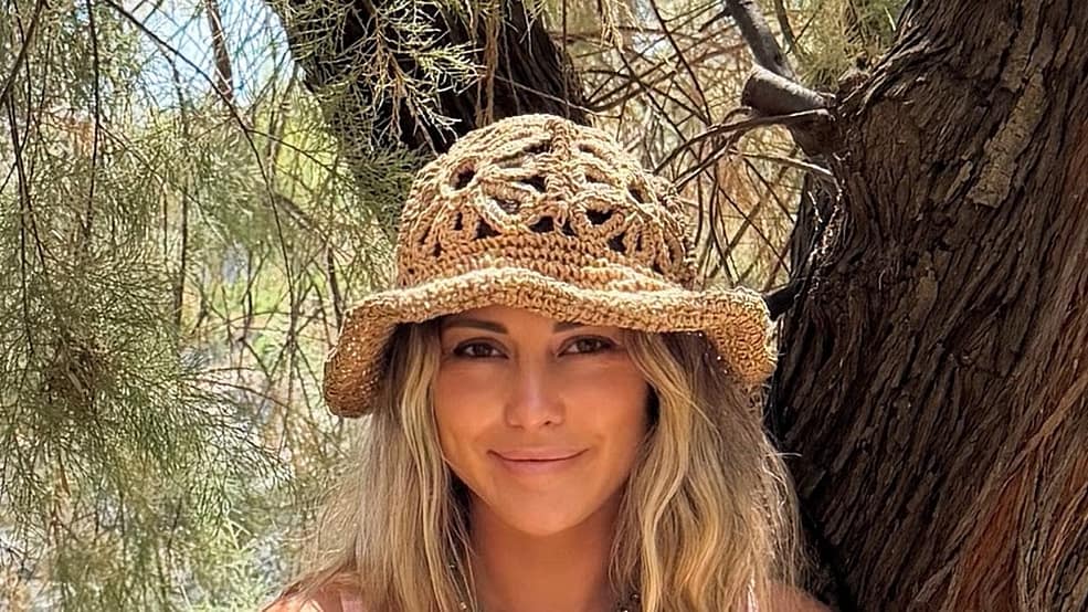 Louise Thompson poses in a trendy pink co-ord as she indulges in seafood earlier than swimming within the sea on her household vacation to Greece